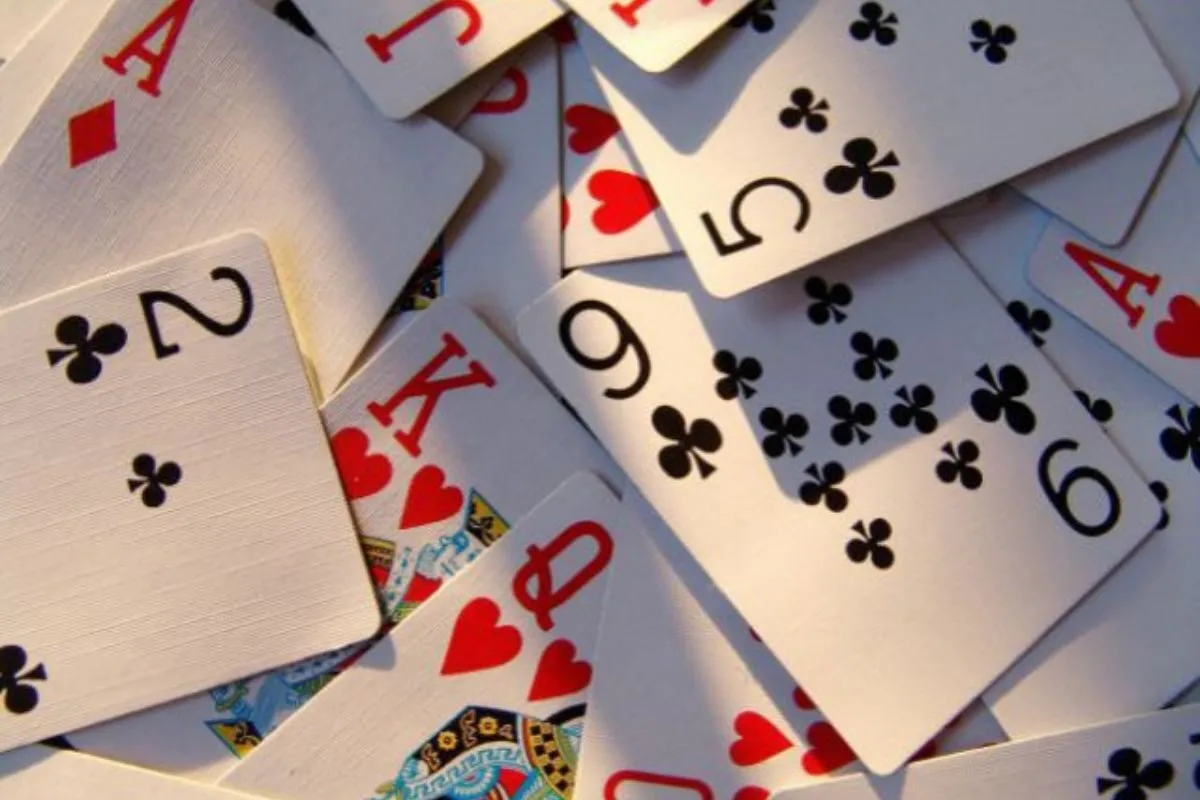 Chơi bài tiến lên ăn trắng là như thế nào