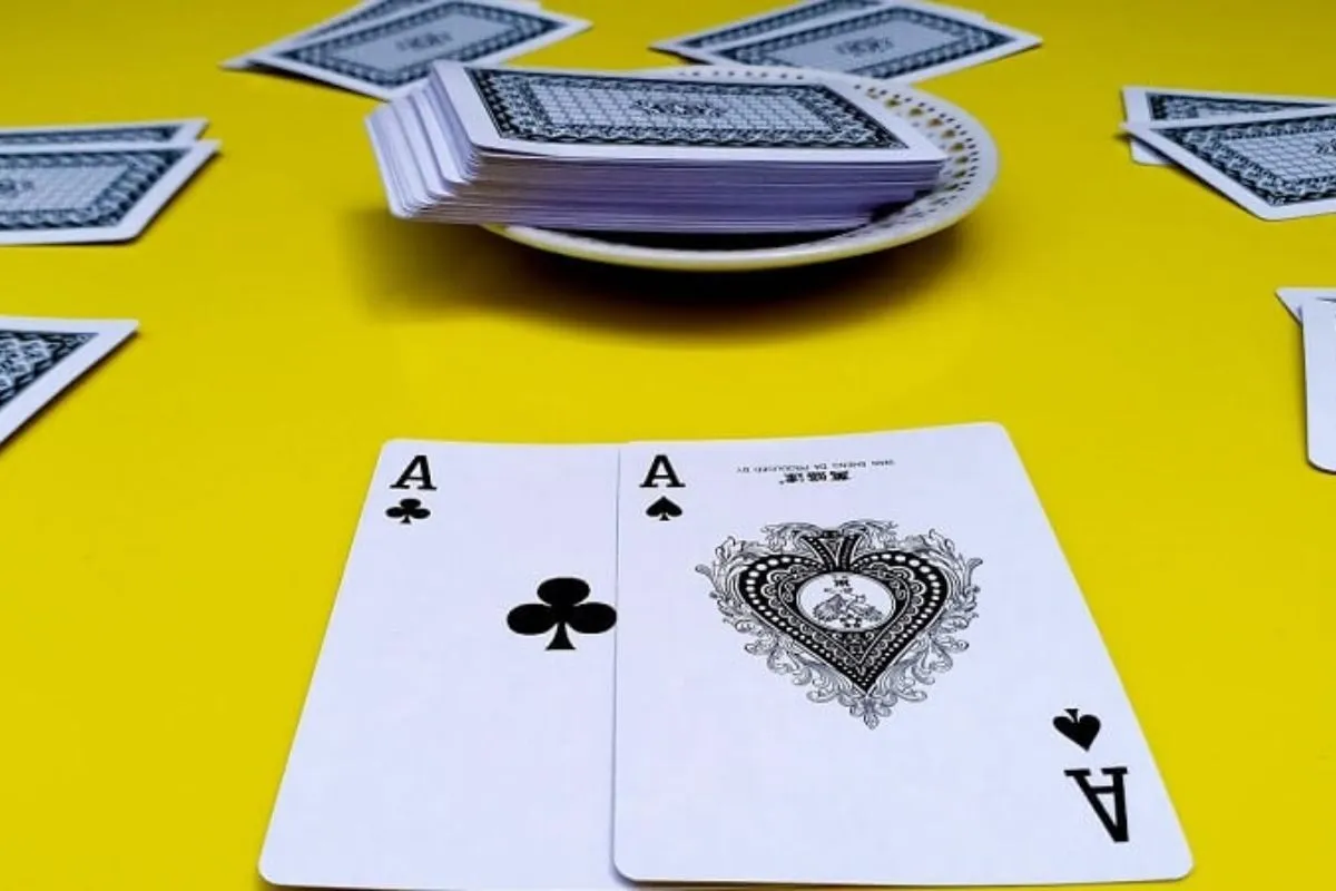 thứ tự chia bài trong xì dách