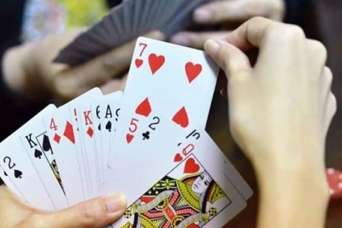 có bài tiến lên nào chơi 6 người không