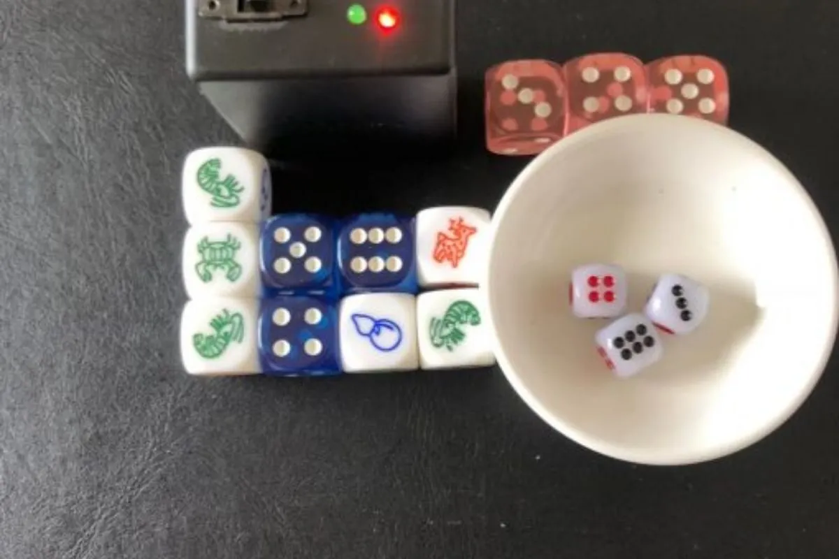 gian lận trong tài xỉu chỉ với bộ xúc xắc