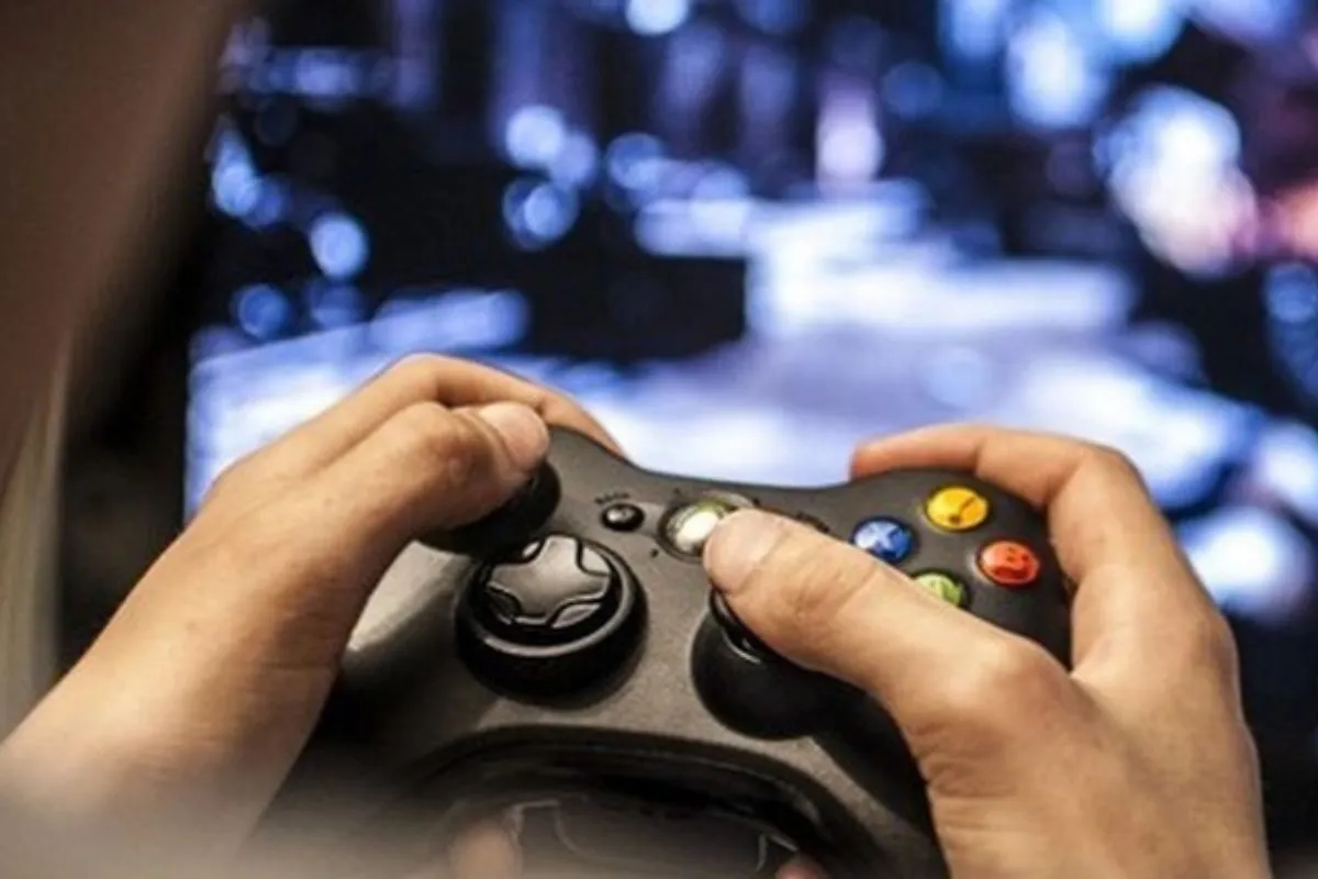 thuê cố vấn khi chơi game bài online